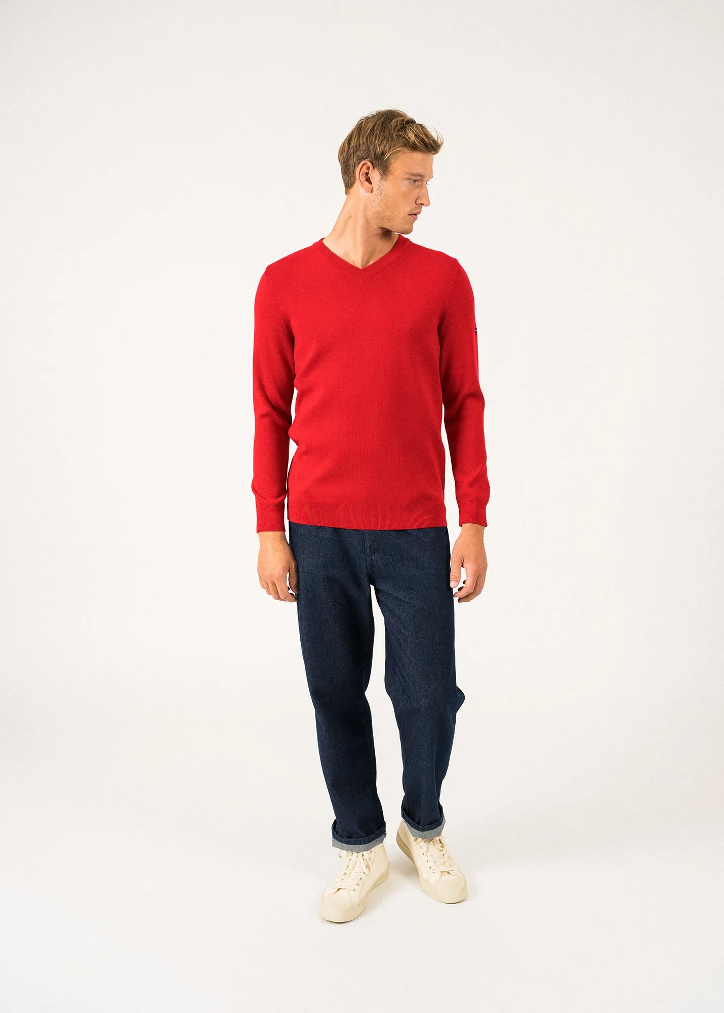 Cuirassé V neck jumper - in soft wool (ROUGE)